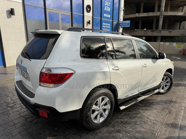 Toyota Highlander Limited 2011 White photo 7