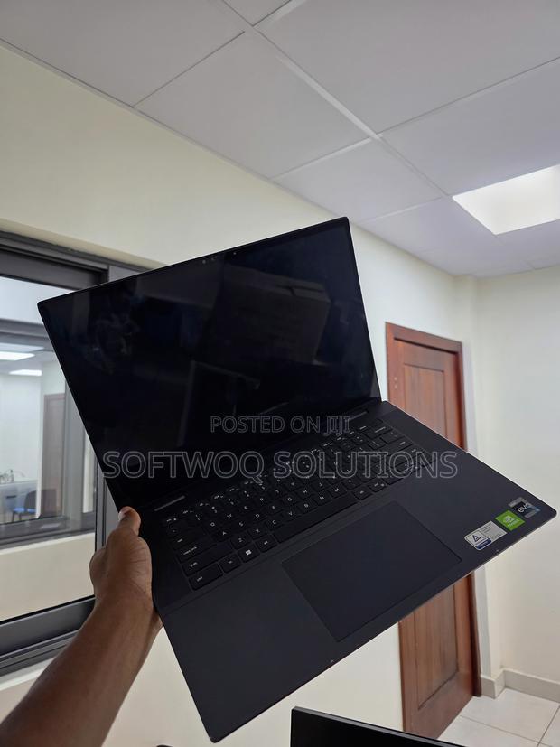 Laptop Dell Inspiron 16 7630 16GB Intel Core i7 SSD 1T · Photo 1