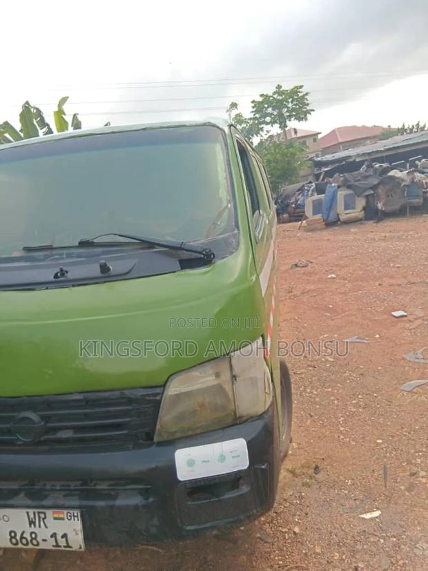 Nissan Caravan (Urvan) 1999 Green · Photo 2
