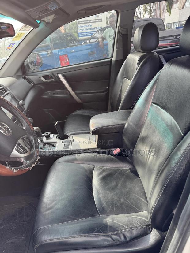Toyota Highlander Limited 2011 White photo 10
