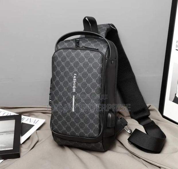 Anti-Theft Sling Backpack With a Usb Charging Port photo 2