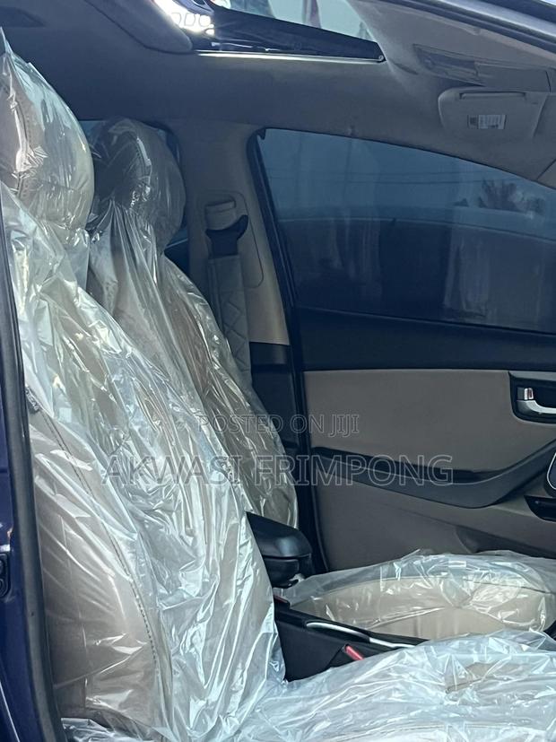 Hyundai Elantra Limited 4dr Sedan (1.8L 4cyl 6A) 2014 Blue