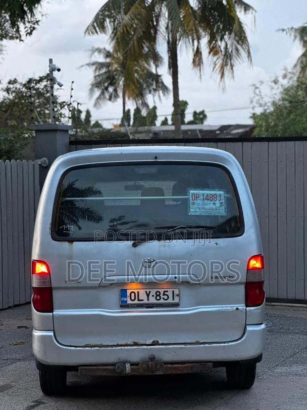 Toyota HiAce 2013 Silver