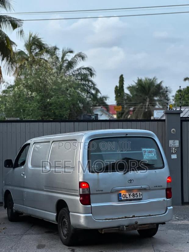 Toyota HiAce 2013 Silver
