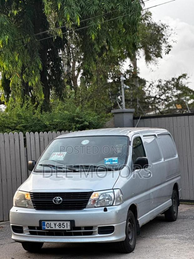 Toyota HiAce 2013 Silver