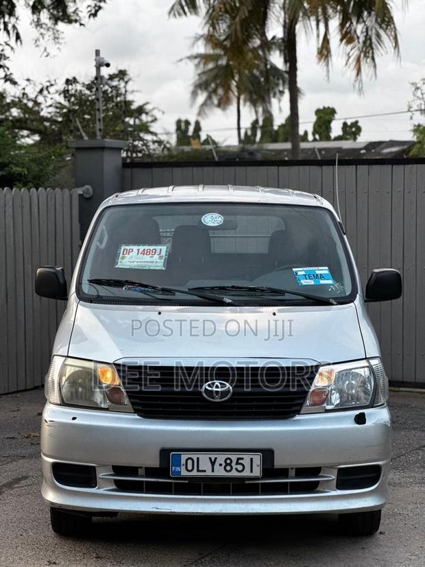 Toyota HiAce 2013 Silver