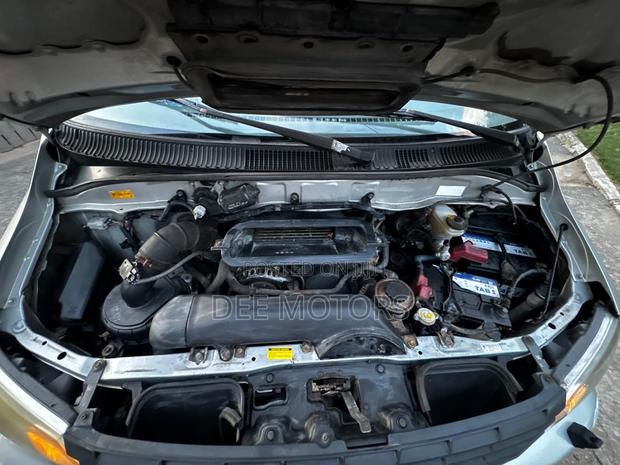 Toyota HiAce 2013 Silver