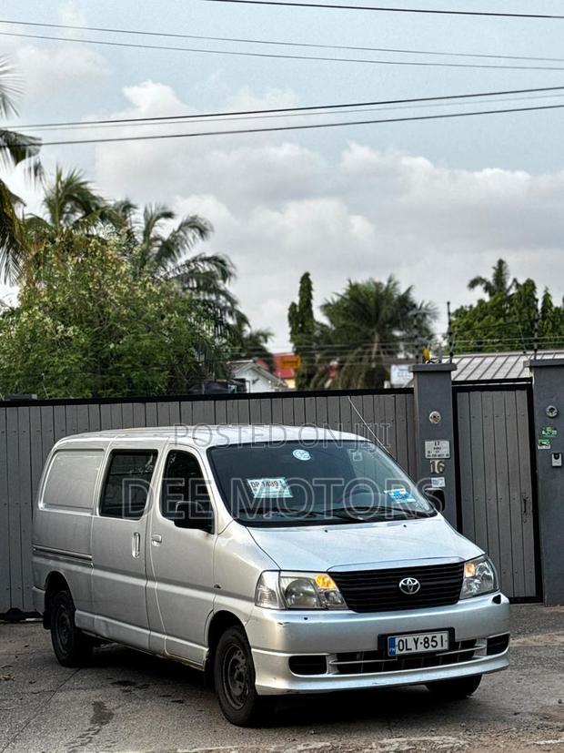 Toyota HiAce 2013 Silver