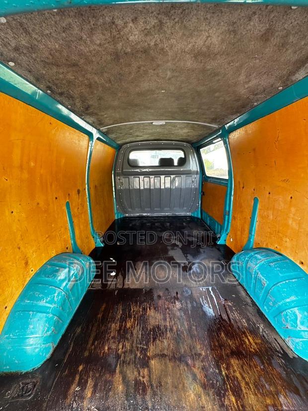 Toyota HiAce 1999 Green