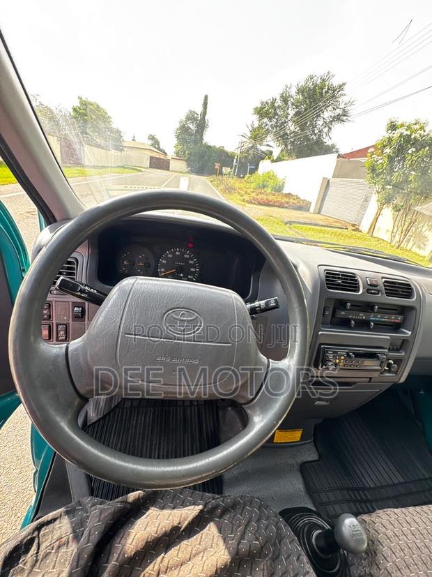 Toyota HiAce 1999 Green