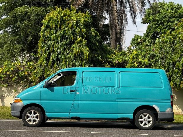 Toyota HiAce 1999 Green