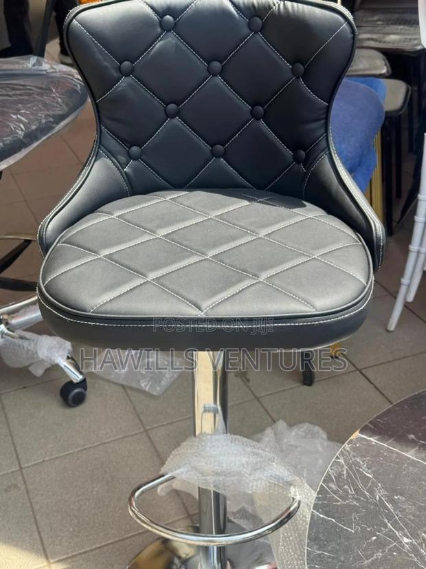 Adjustable High Stool · Photo 2
