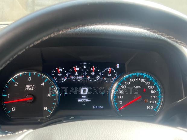 Chevrolet Suburban LT 4x4 2017 Gray