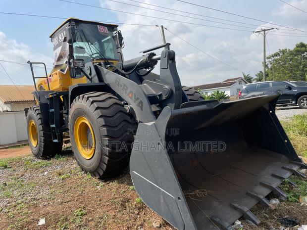 Shantui L55-B5 Wheel Loader for Sale · Photo 3