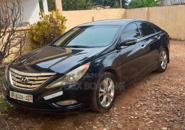 Hyundai Sonata Limited 2.0T w/17" Wheels (2.0L 4cyl 6A) 2011 Black