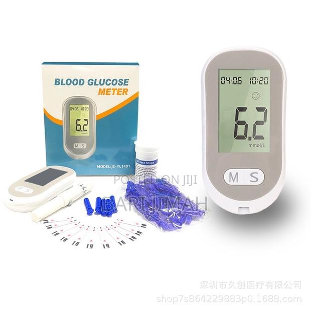 Auto Coding Glucometer Machine + 50 Test Strips and 50 Lancets · Photo 4