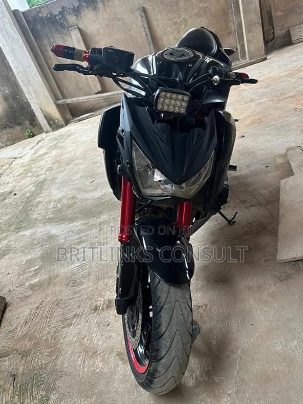 Kawasaki Z750 2016 Red photo 2