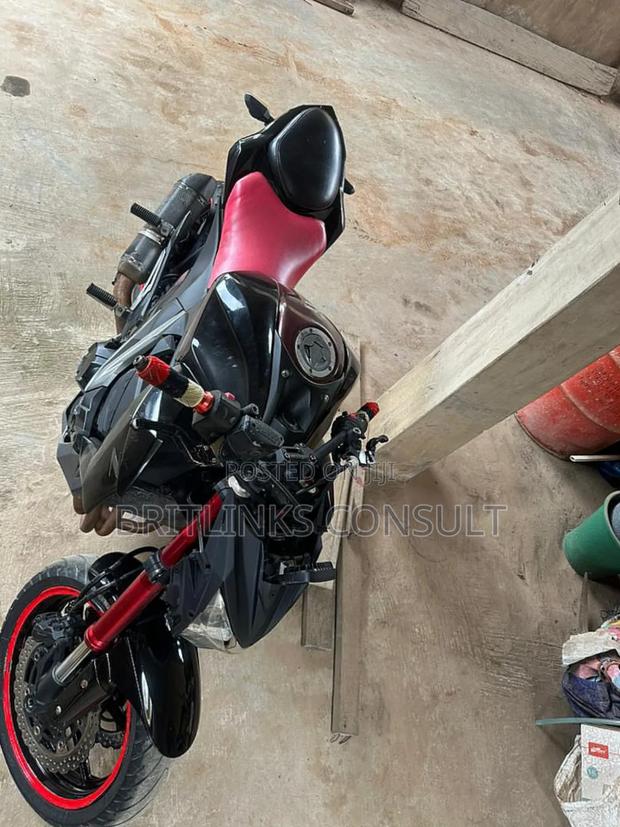 Kawasaki Z750 2016 Red photo 3