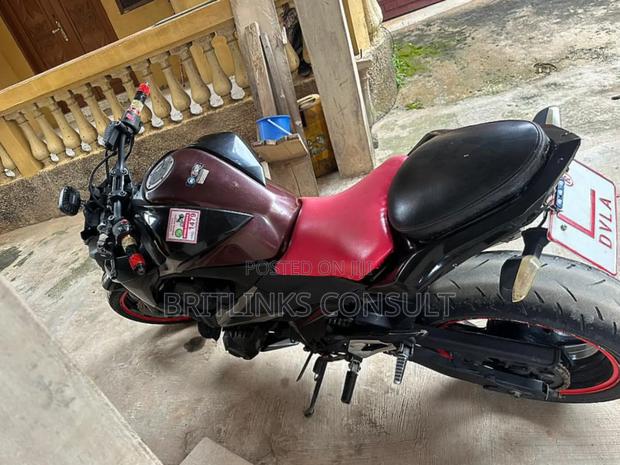 Kawasaki Z750 2016 Red photo 4