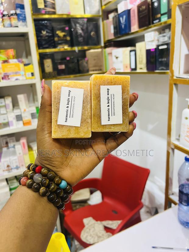 Tumeric & Kojic Brightening Soap · Photo 2