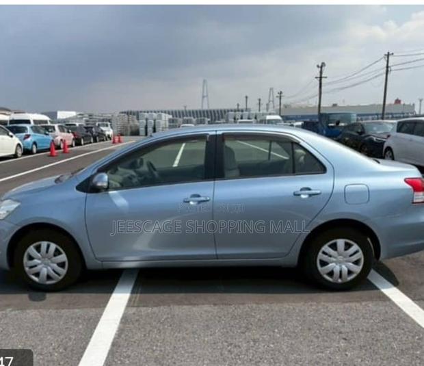 Toyota Belta 2011 Blue