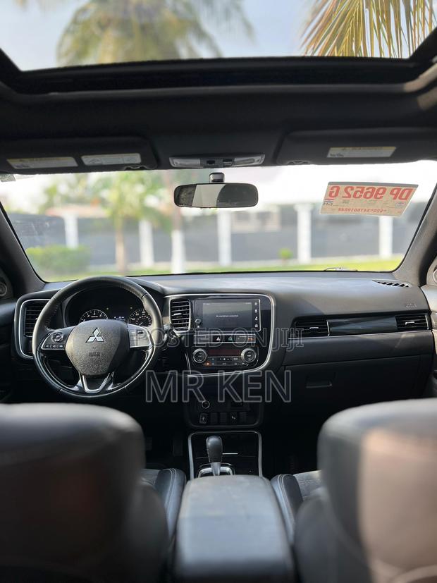 Mitsubishi Outlander 2019 Silver