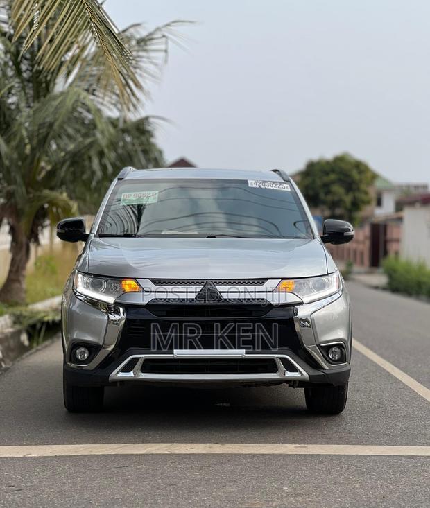 Mitsubishi Outlander 2019 Silver