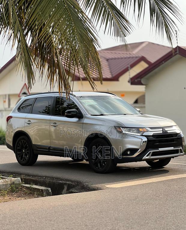 Mitsubishi Outlander 2019 Silver