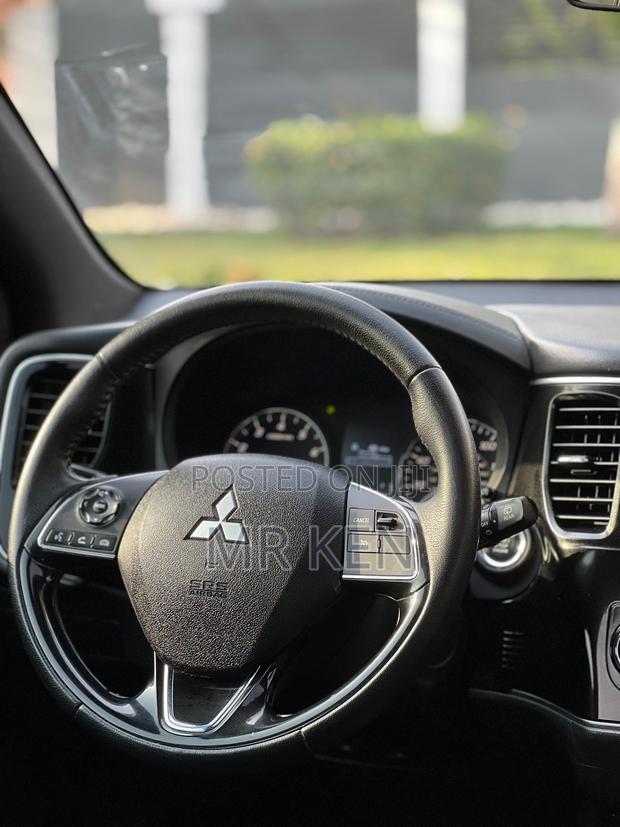 Mitsubishi Outlander 2019 Silver