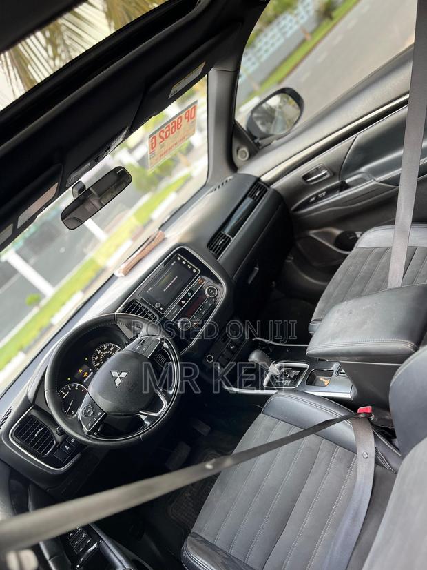 Mitsubishi Outlander 2019 Silver