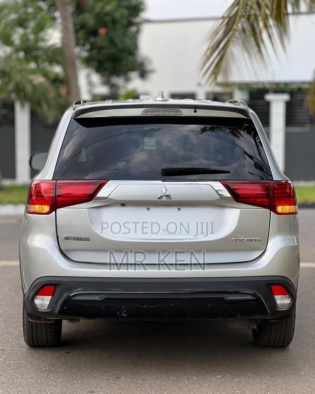 Mitsubishi Outlander 2019 Silver