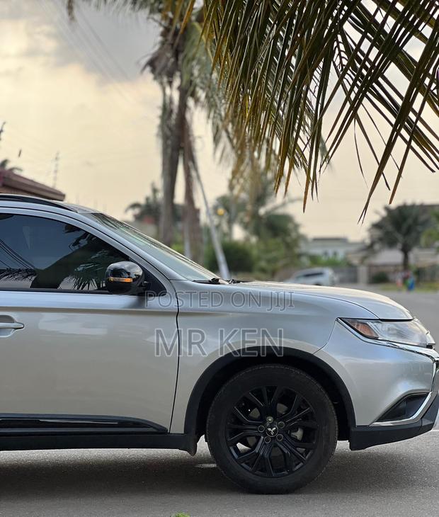 Mitsubishi Outlander 2019 Silver