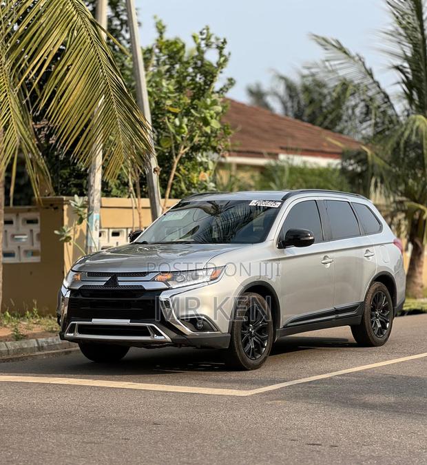 Mitsubishi Outlander 2019 Silver