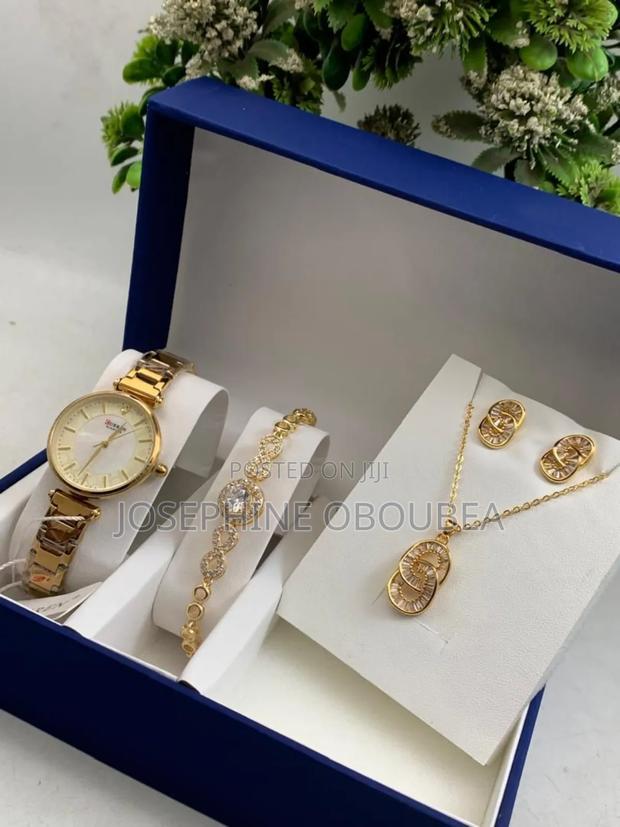 Curren Set of Necklace