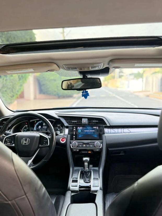 Honda Civic Touring 4dr Sedan (1.5L 4cyl) 2017 White photo 3