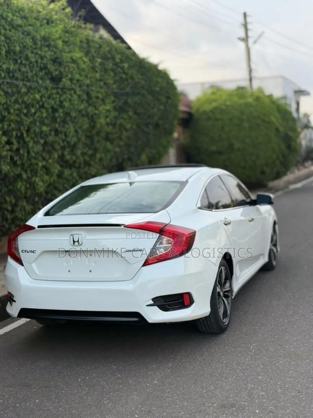 Honda Civic Touring 4dr Sedan (1.5L 4cyl) 2017 White photo 5