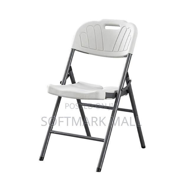 Folding Chairs · Photo 2