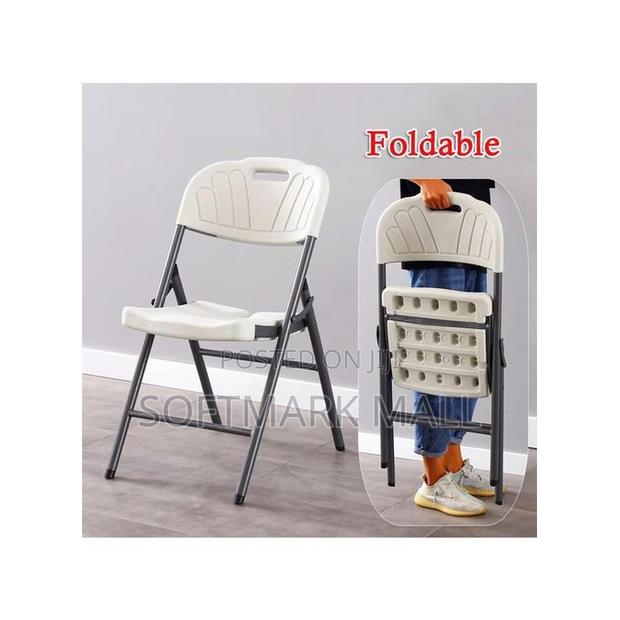 Folding Chairs · Photo 3