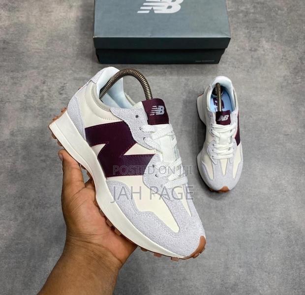 New Balance 327 Moonbeam Sneakers