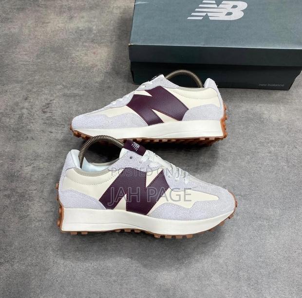 New Balance 327 Moonbeam Sneakers photo 3