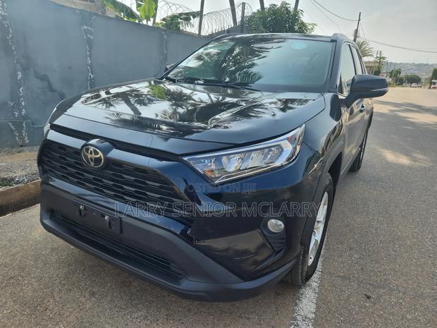 Toyota RAV4 XLE 2021 Black