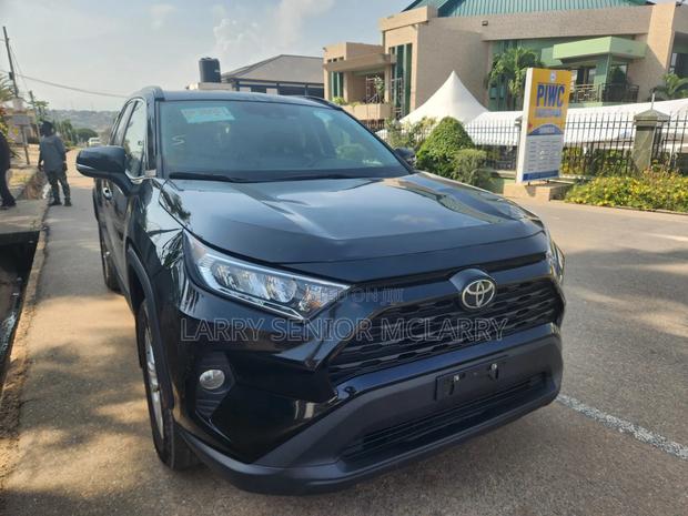Toyota RAV4 XLE 2021 Black