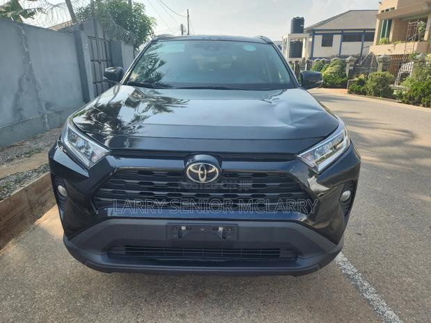 Toyota RAV4 XLE 2021 Black