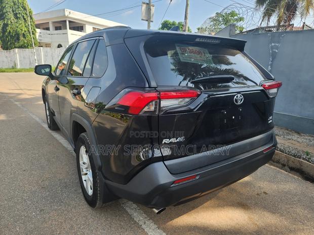 Toyota RAV4 XLE 2021 Black