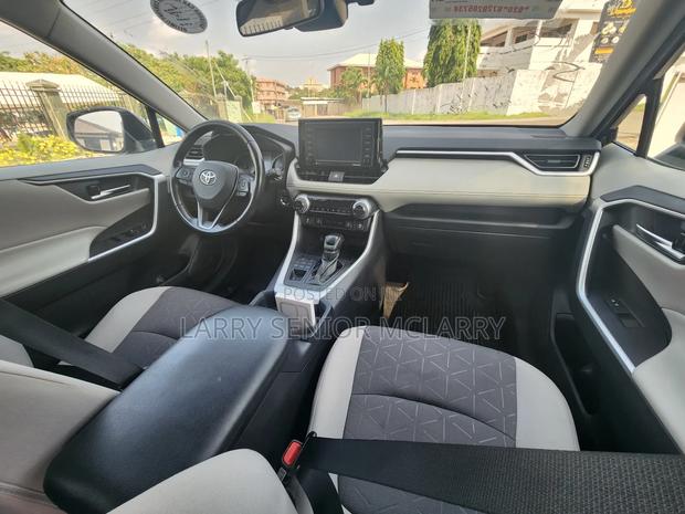 Toyota RAV4 XLE 2021 Black