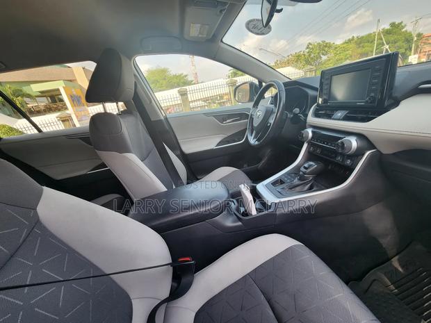 Toyota RAV4 XLE 2021 Black