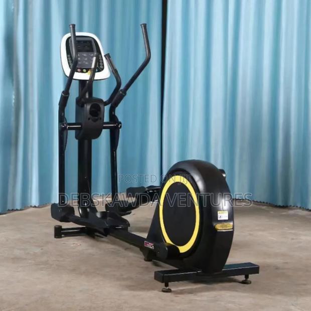 Elliptical Commercial Machine · Photo 4