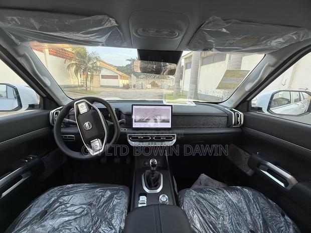 New Nissan Pick-Up 2025 White photo 3