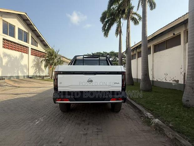 New Nissan Pick-Up 2025 White photo 4