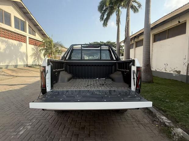 New Nissan Pick-Up 2025 White photo 5